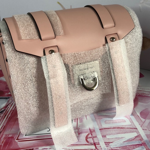 👜 MICHAEL Michael Kors Leather Crossbody - Picture 7 of 8